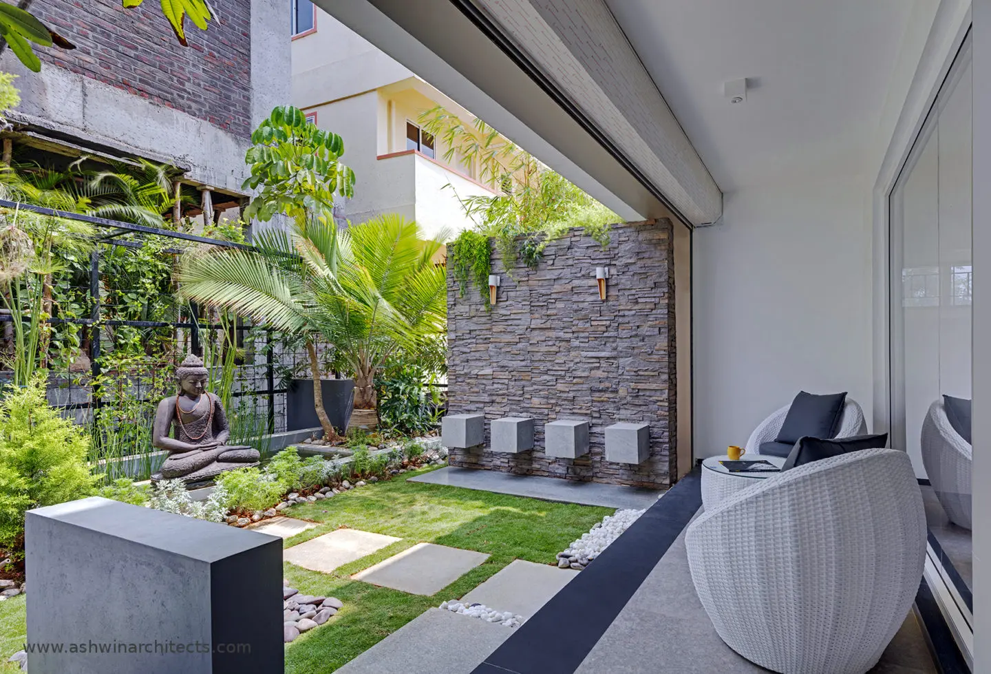slokesh-60x40-plot-residence-garden-design