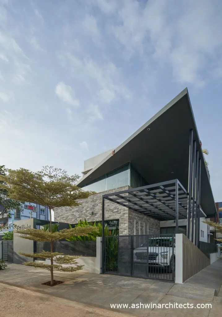 dining-room-shree-siddhi-80x60-luxury-house-in-shimoga-6000sft-4BHK-home-terrace-garden-landscaped-pockets-scaled