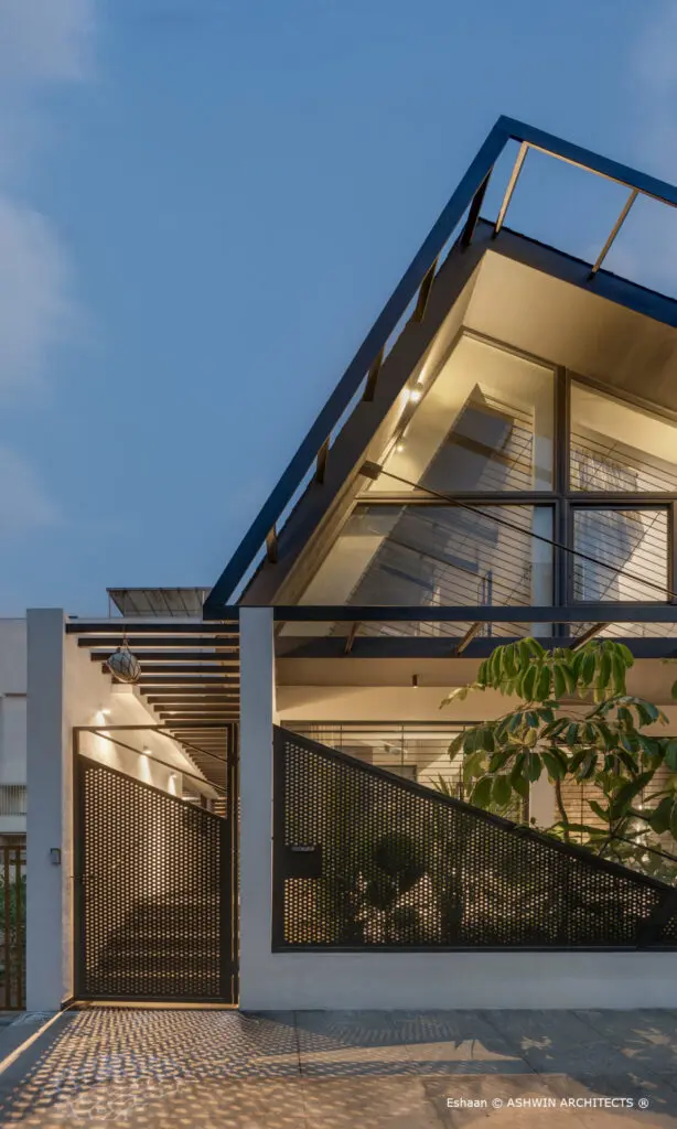 dining-room-shree-siddhi-80x60-luxury-house-in-shimoga-6000sft-4BHK-home-terrace-garden-landscaped-pockets-scaled