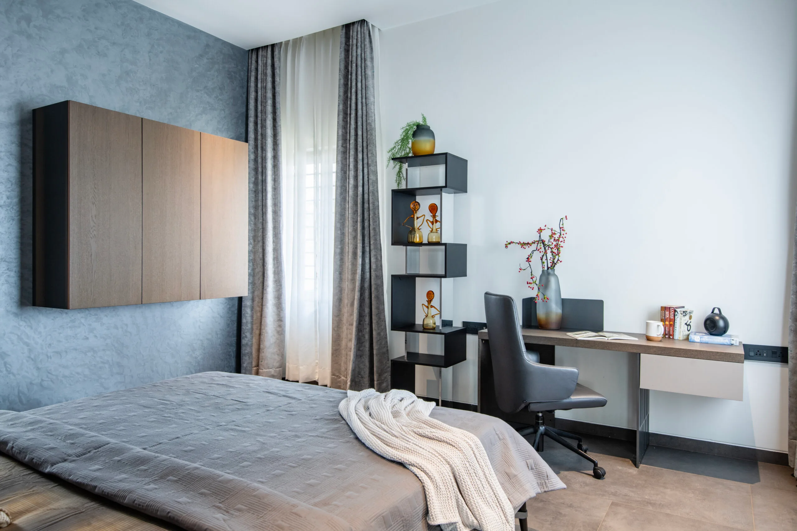 bedroom-interior-design-shree-siddhi-80x60-luxury-house-in-shimoga-6000sft-4BHK-home-terrace-garden-landscaped-pockets
