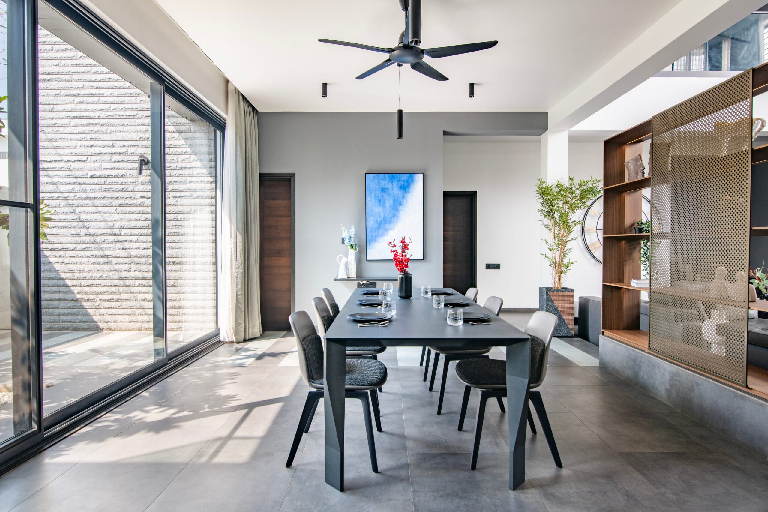 dining-space-shree-siddhi-80x60-luxury-house-in-shimoga-6000sft-4BHK-home-terrace-garden-landscaped-pockets