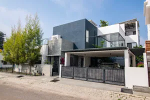 front-elevation-shree-siddhi-80x60-luxury-house-in-shimoga-6000sft-4BHK-home-terrace-garden-landscaped-pockets