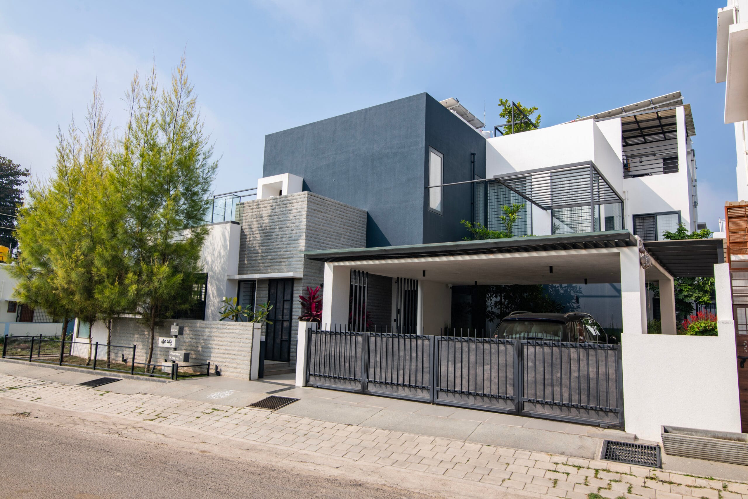 front-elevation-shree-siddhi-80x60-luxury-house-in-shimoga-6000sft-4BHK-home-terrace-garden-landscaped-pockets