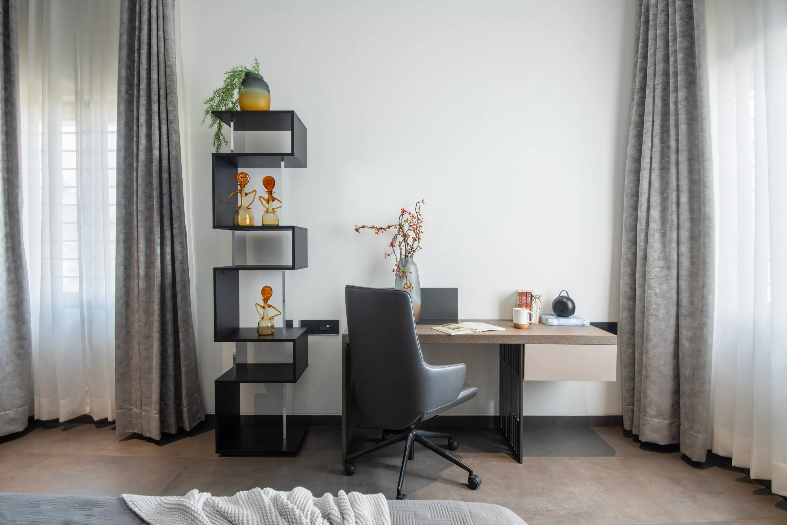 home-office-design-shree-siddhi-80x60-luxury-house-in-shimoga-6000sft-4BHK-home-terrace-garden-landscaped-pockets