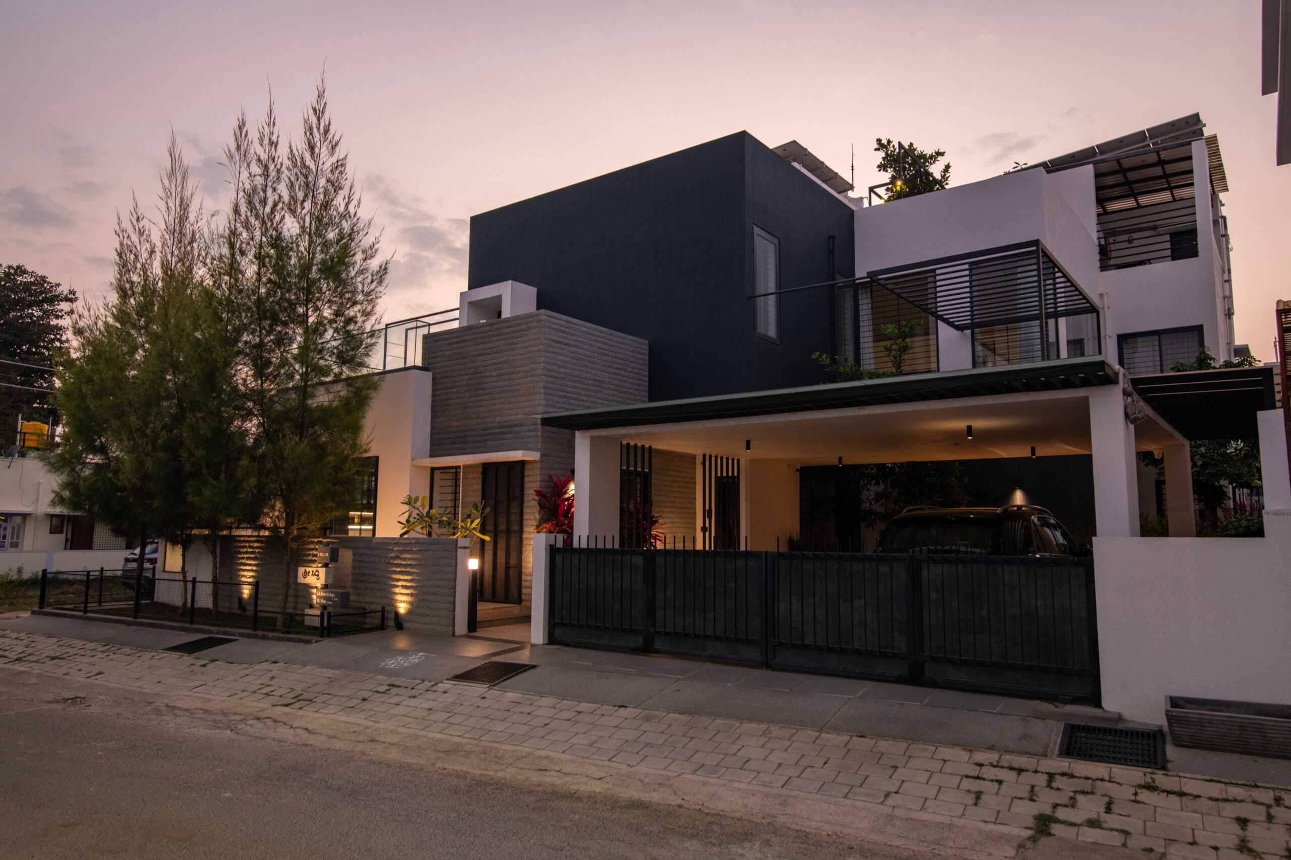 house-exterior-shree-siddhi-80x60-luxury-house-in-shimoga-6000sft-4BHK-home-terrace-garden-landscaped-pockets