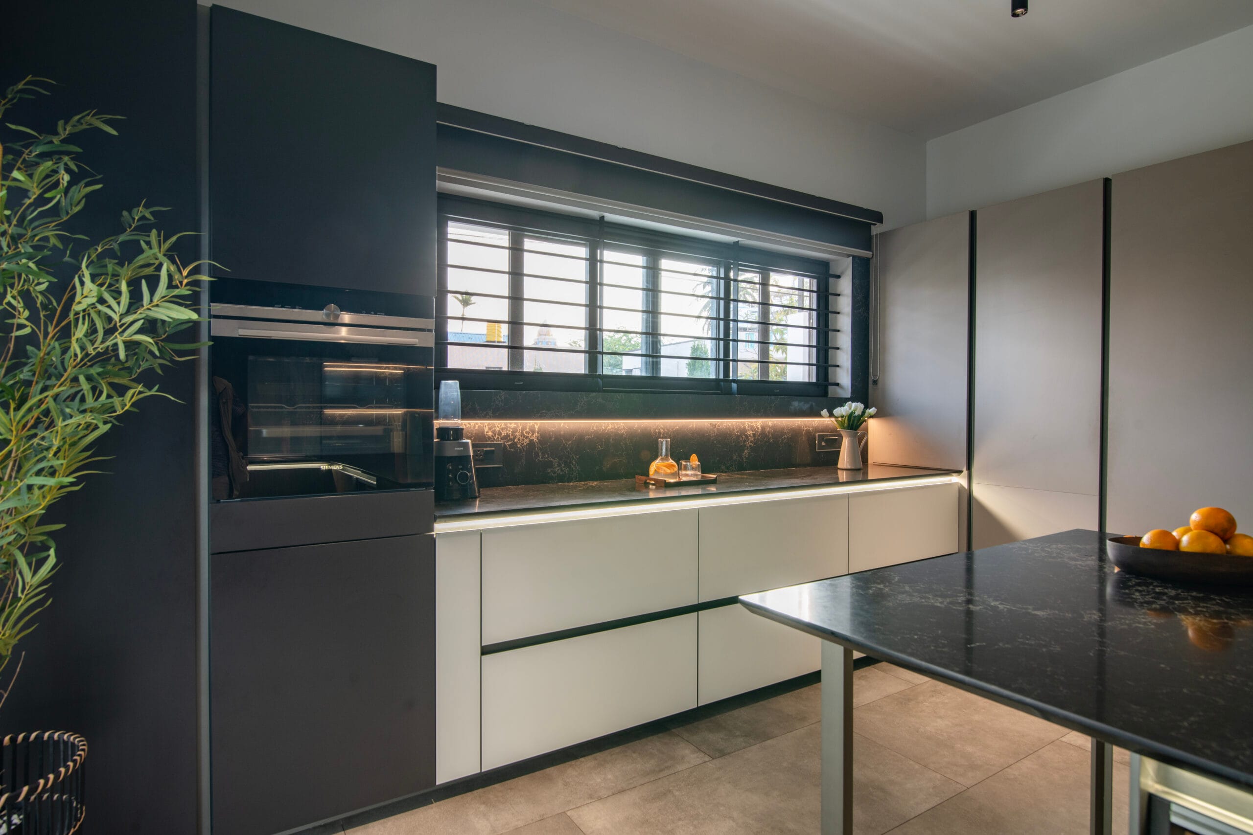 kitchen-interior-design-shree-siddhi-80x60-luxury-house-in-shimoga-6000sft-4BHK-home-terrace-garden-landscaped-pockets