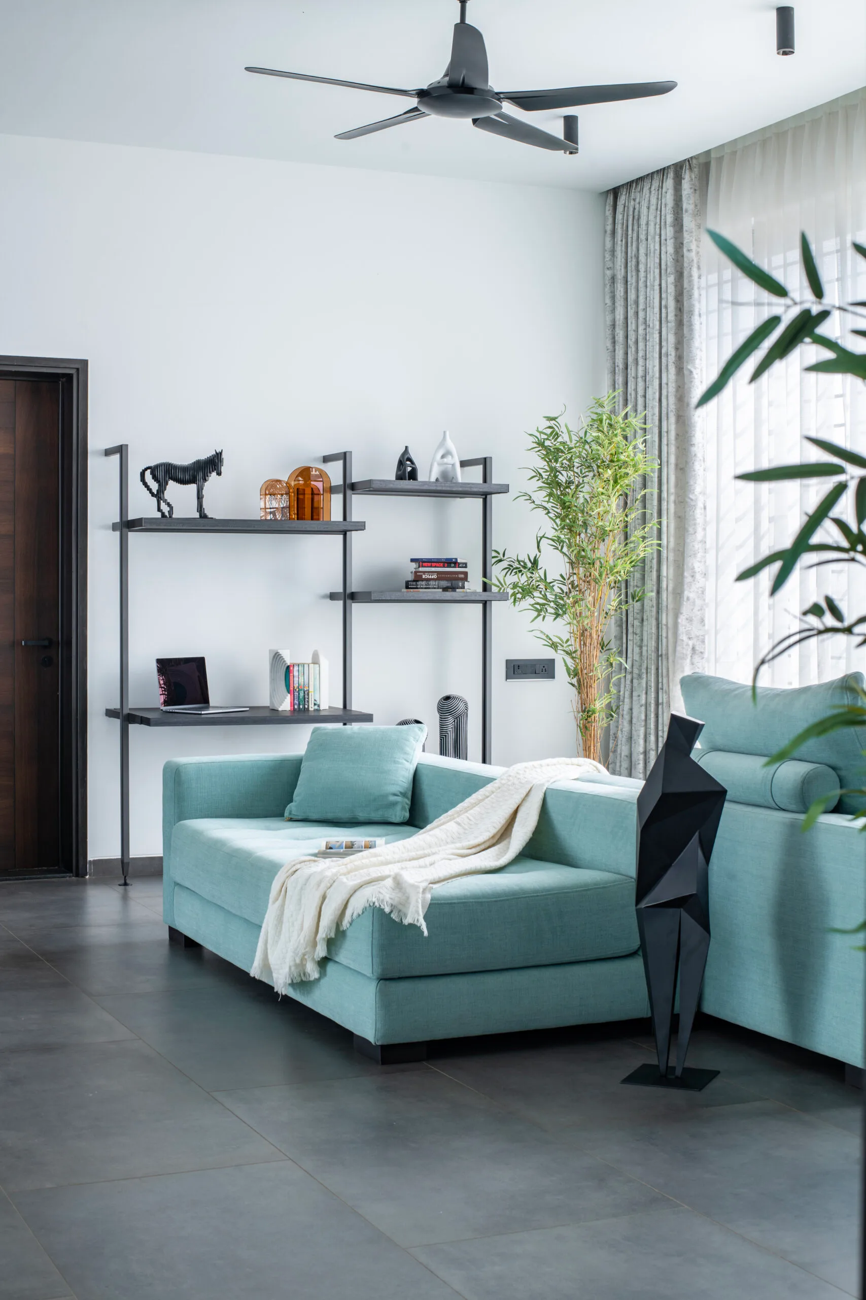living-room-design-shree-siddhi-80x60-luxury-house-in-shimoga-6000sft-4BHK-home-terrace-garden-landscaped-pockets