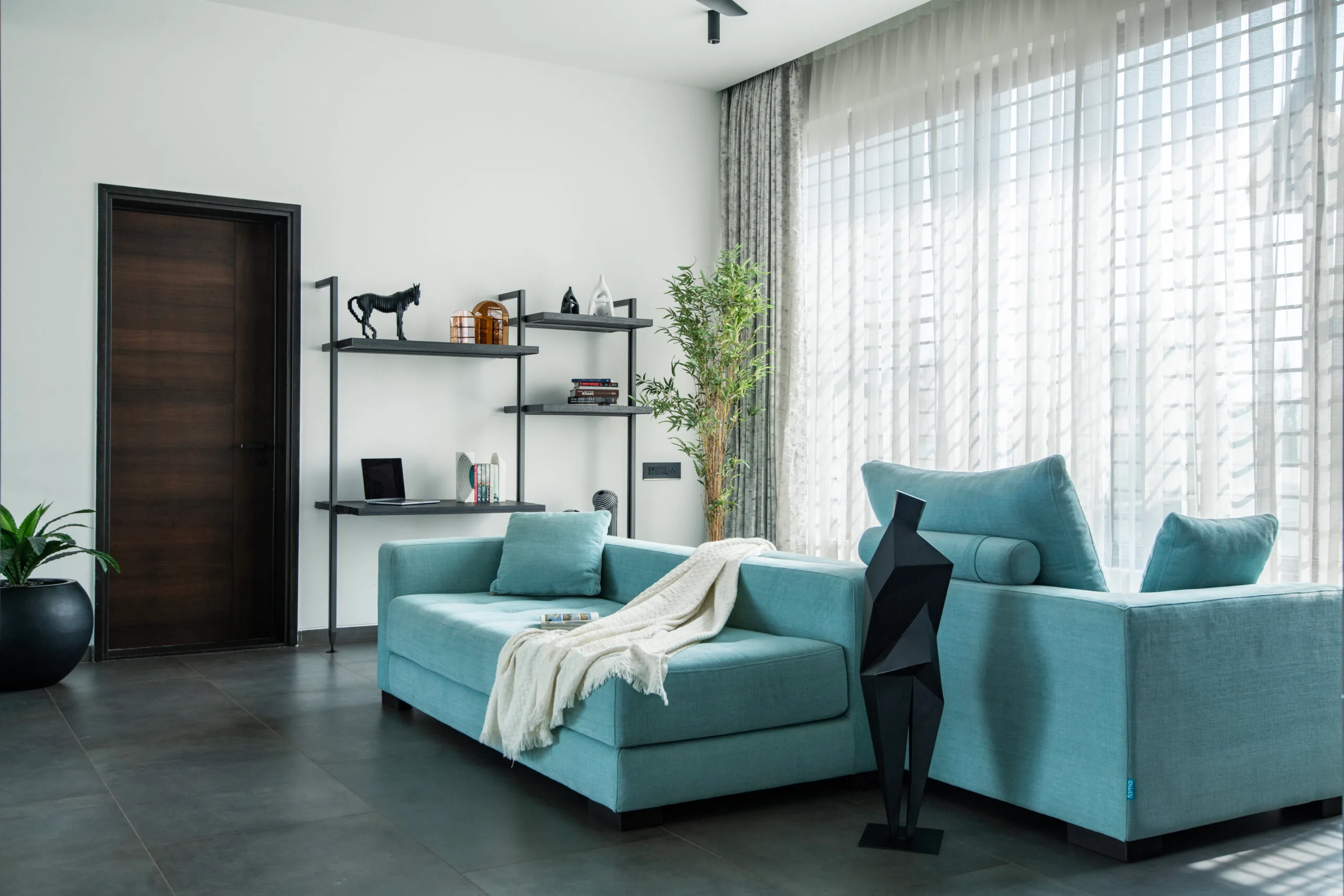 living-room-interiors-shree-siddhi-80x60-luxury-house-in-shimoga-6000sft-4BHK-home-terrace-garden-landscaped-pockets