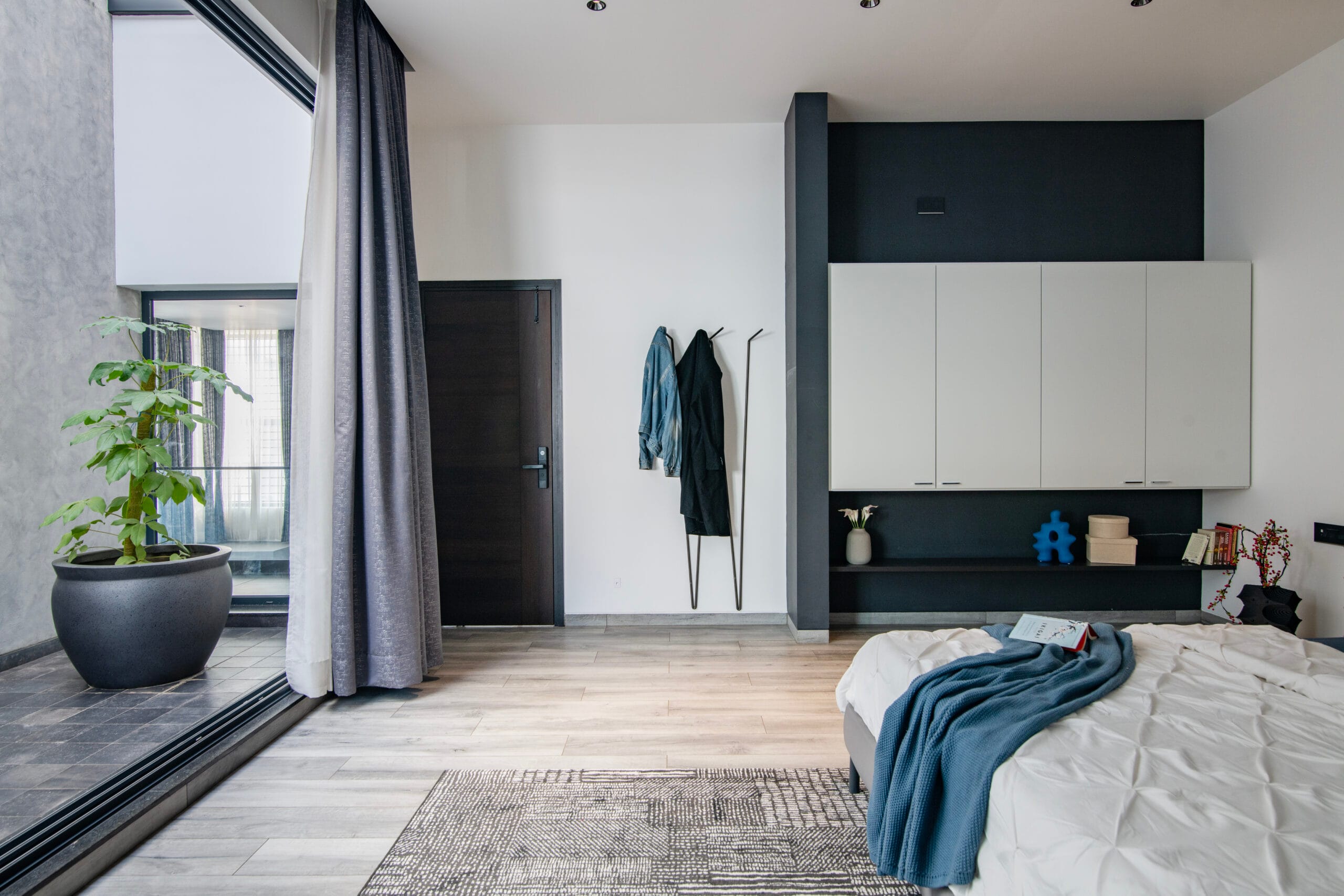 natural-light-bedroom-interior-shree-siddhi-80x60-luxury-house-in-shimoga-6000sft-4BHK-home-terrace-garden-landscaped-pockets